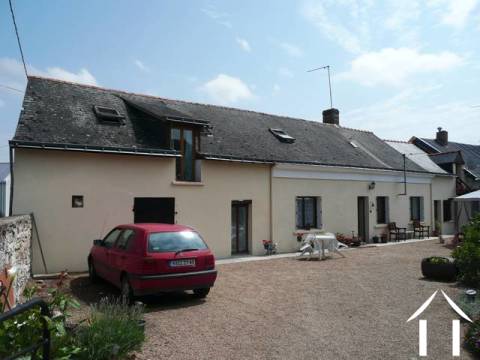 RENOVATED LONGERE STYLE HOUSE WITH PRETTY GITE