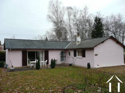 MODERN STYLE THREE BEDROOM BUNGALOW