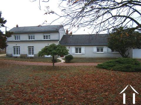 LARGE FAMILY HOUSE