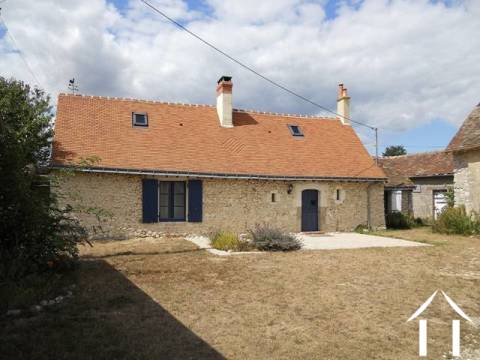The house is built of tuffeau limestone with a flint mix. It has a terracota tiled roof, which is new. The outbuildings have a mix of terra cotta and ardoise slate roofs.    