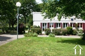 Semi-detached bungalow with pool