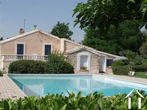 Nice mas with outbuildings by Orange and Vaison la Romaine