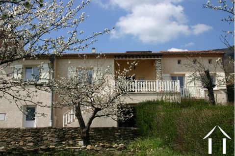 Villa in very good condition in quiet area and nice view !