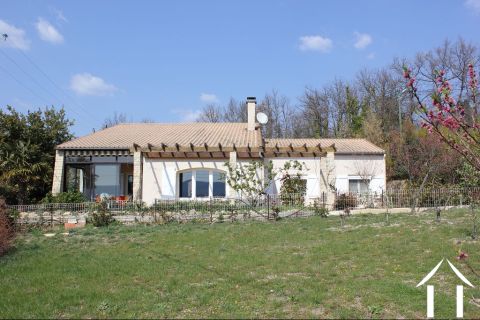 Nice bungalow in a quiet area near all amenities .