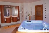private suite: bathroom with spa