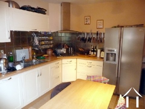 Modern Fully Fitted Kitchen