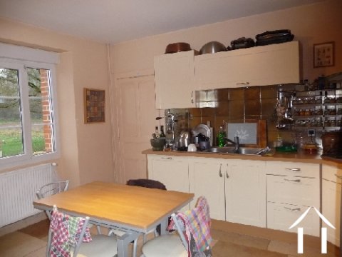 Modern Fully Fitted Kitchen