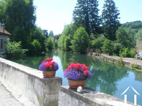 River Ouche arriving at Mill