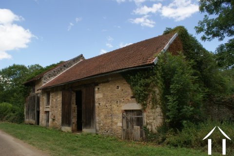 Barns to Renovate in Tranquil Setting