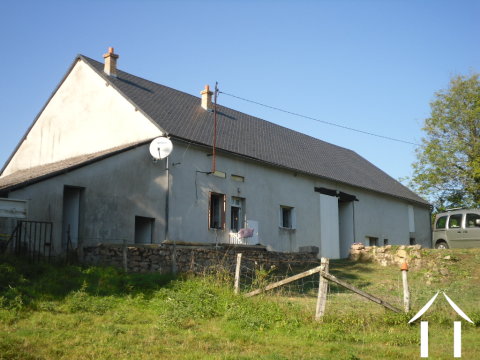 Farmhouse with sound structure and great views