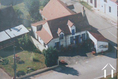 Renovated 2 bedroom cottage with attached garden