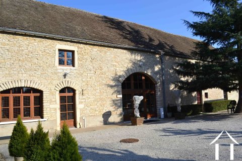 Property of 5 guests rooms, a gite and main house, Beaune