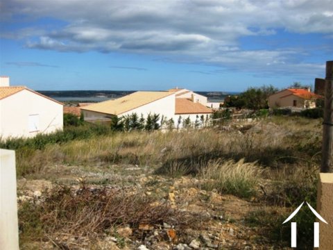 Building plot of 719 square metres