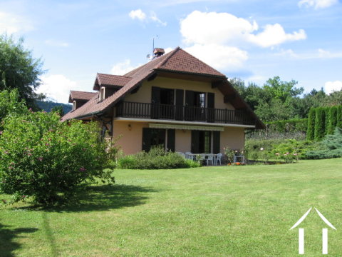 Modern & Spacious House