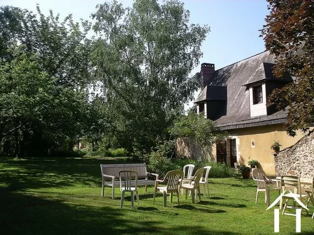 The cottage comes with approx 780m2 of well established garden. It provides a private setting for alfresco dining and catching a few rays! 