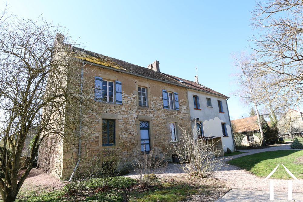 Bed and Breakfast for sale sully, burgundy, CR4965BS