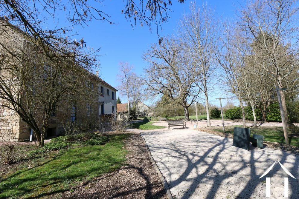 Bed and Breakfast for sale sully, burgundy, CR4965BS