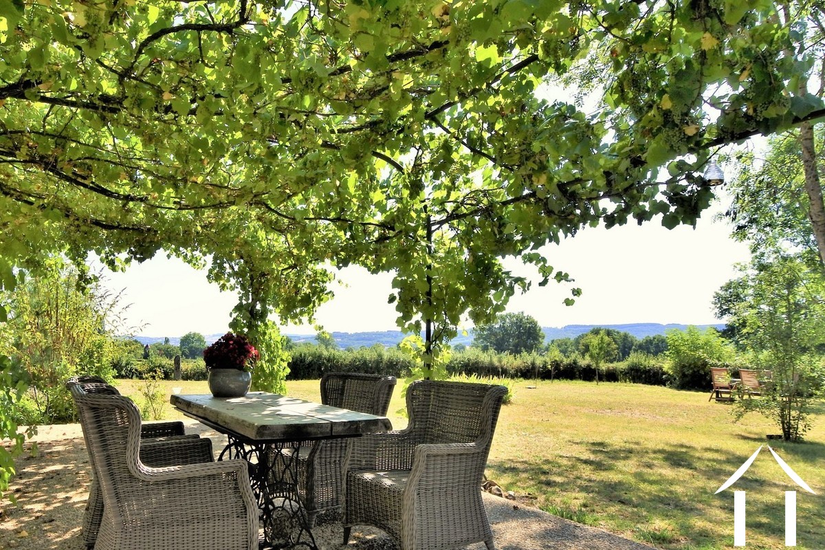 ombre naturelle sur la terrasse