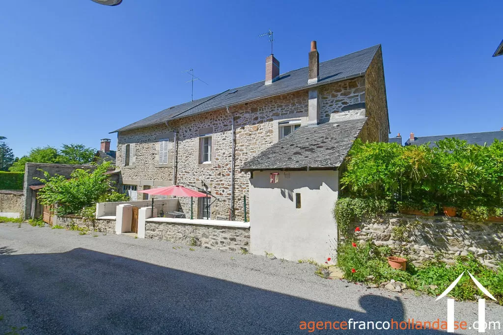 Village house for sale la croisille sur briance, limousin, Li1055 Image - 2
