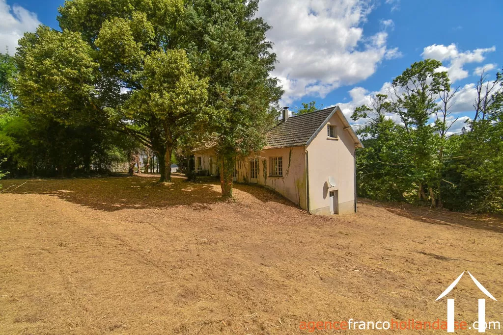 Village house for sale meilhards, limousin, Li1063 Image - 23