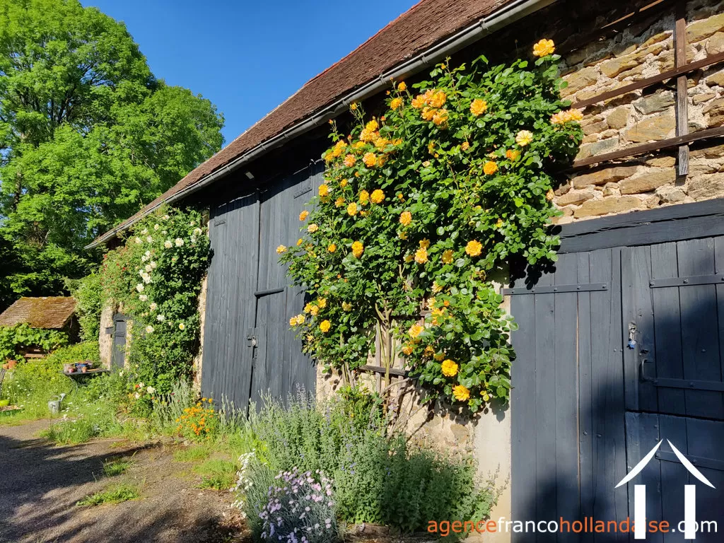 House with guest house for sale lubersac, limousin, Li1070 Image - 53