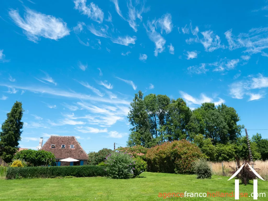 House with guest house for sale lubersac, limousin, Li1070 Image - 92
