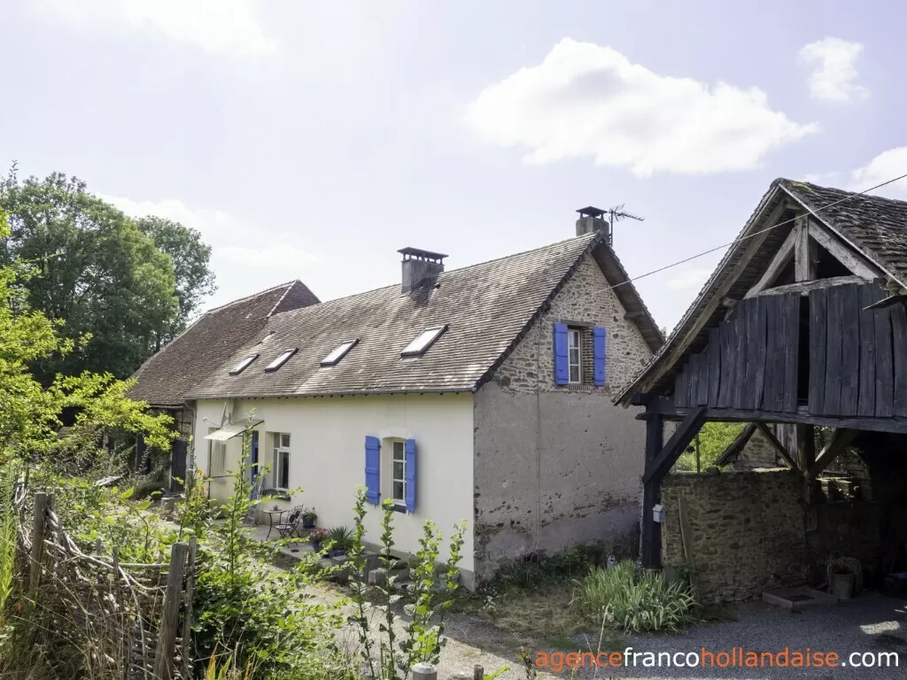 House with guest house for sale lubersac, limousin, Li1070 Image - 4
