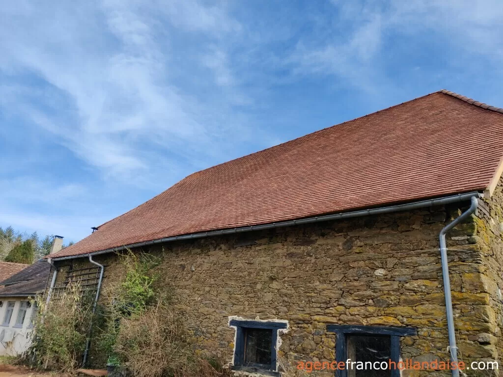 House with guest house for sale lubersac, limousin, Li1070 Image - 32