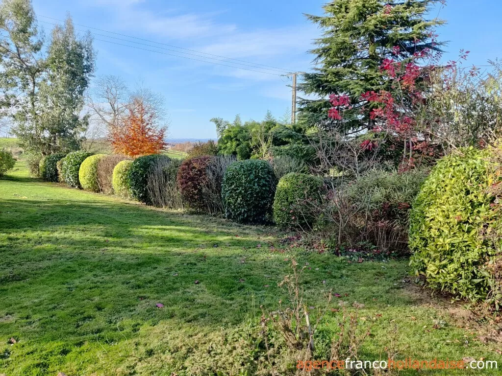 House with guest house for sale lubersac, limousin, Li1070 Image - 43