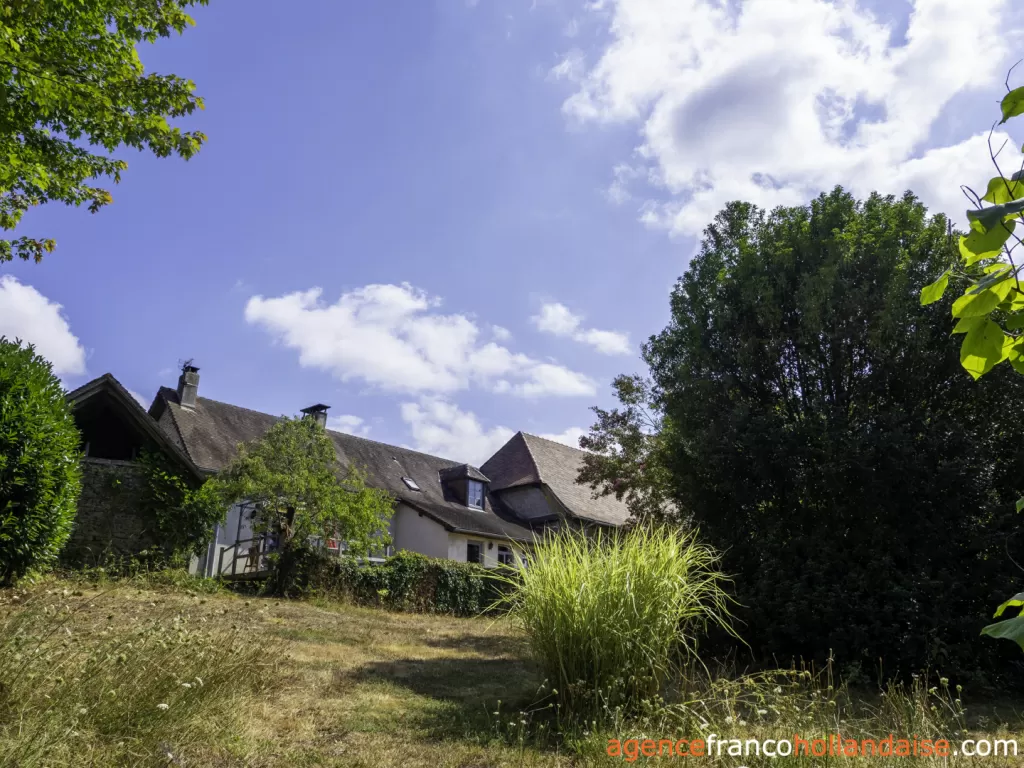 House with guest house for sale lubersac, limousin, Li1070 Image - 31