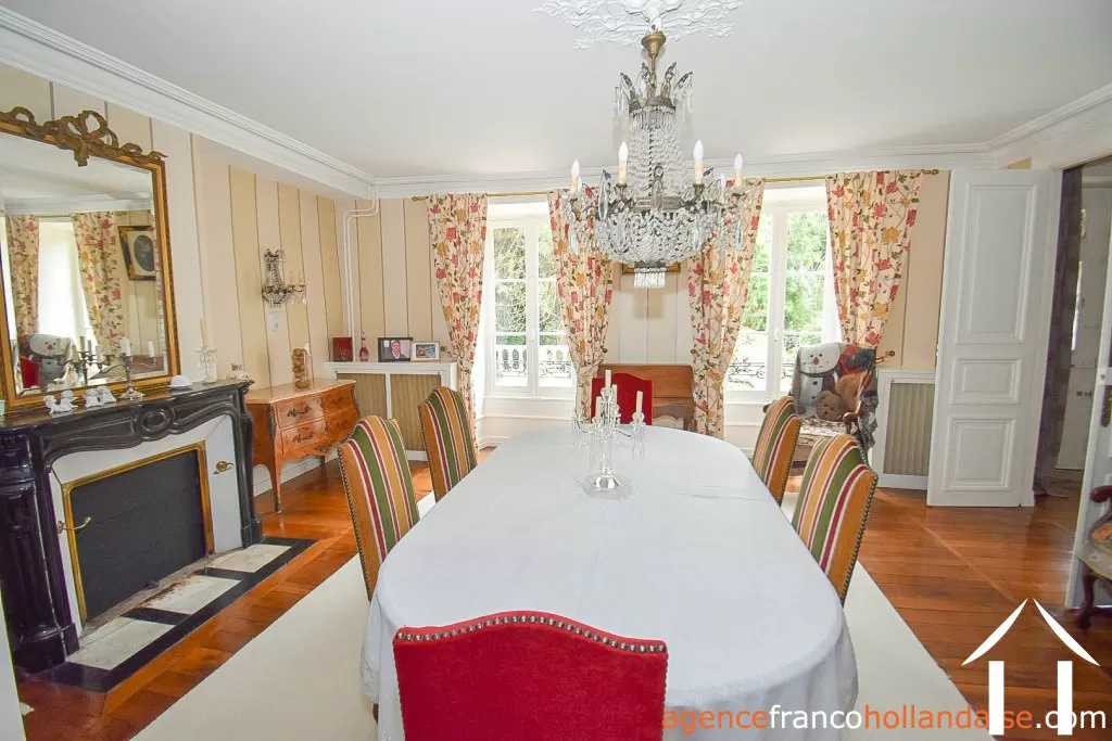 Manor House for sale ussel, auvergne, Li944 Image - 4