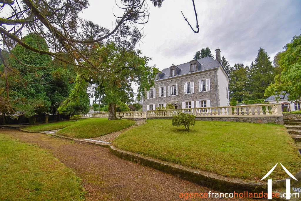 Manor House for sale ussel, auvergne, Li944 Image - 1