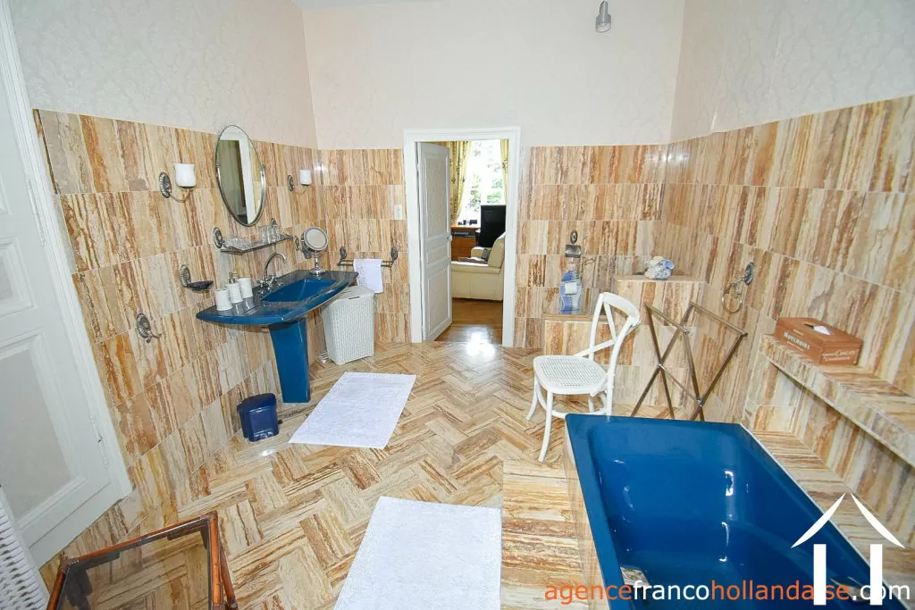 Manor House for sale ussel, auvergne, Li944 Image - 29