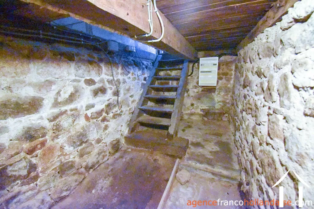 Manor House for sale ussel, auvergne, Li944 Image - 46