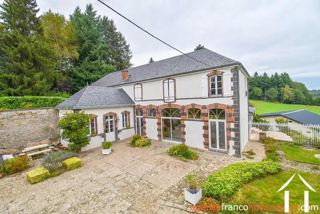 Manor House for sale ussel, auvergne, Li944 Image - 47