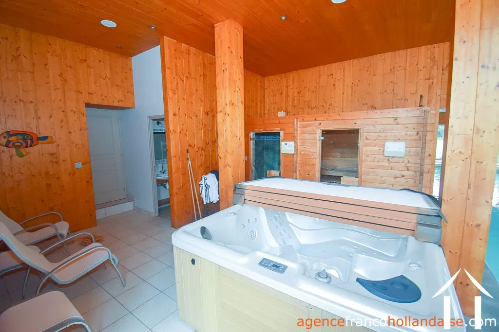 Manor House for sale ussel, auvergne, Li944 Image - 52