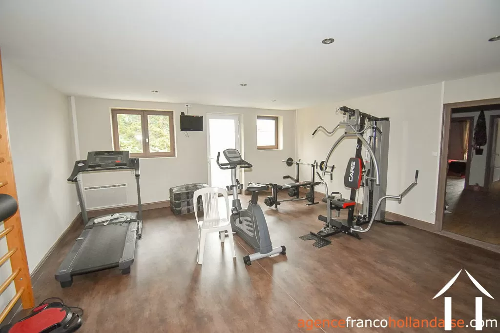 Manor House for sale ussel, auvergne, Li944 Image - 59