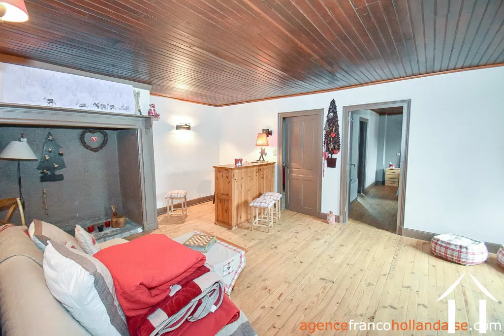 Manor House for sale ussel, auvergne, Li944 Image - 60