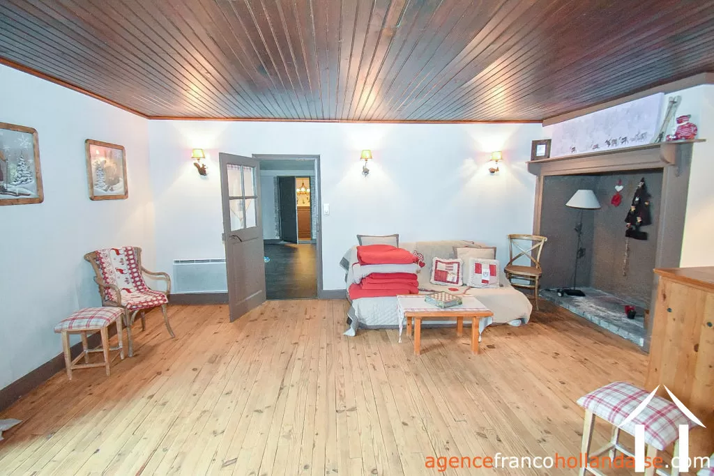 Manor House for sale ussel, auvergne, Li944 Image - 61