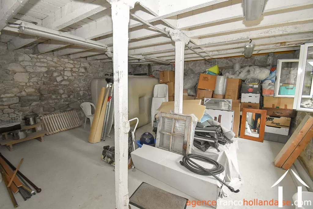 Manor House for sale ussel, auvergne, Li944 Image - 67