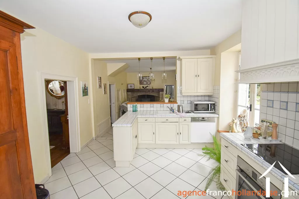 Manor House for sale ussel, auvergne, Li944 Image - 9