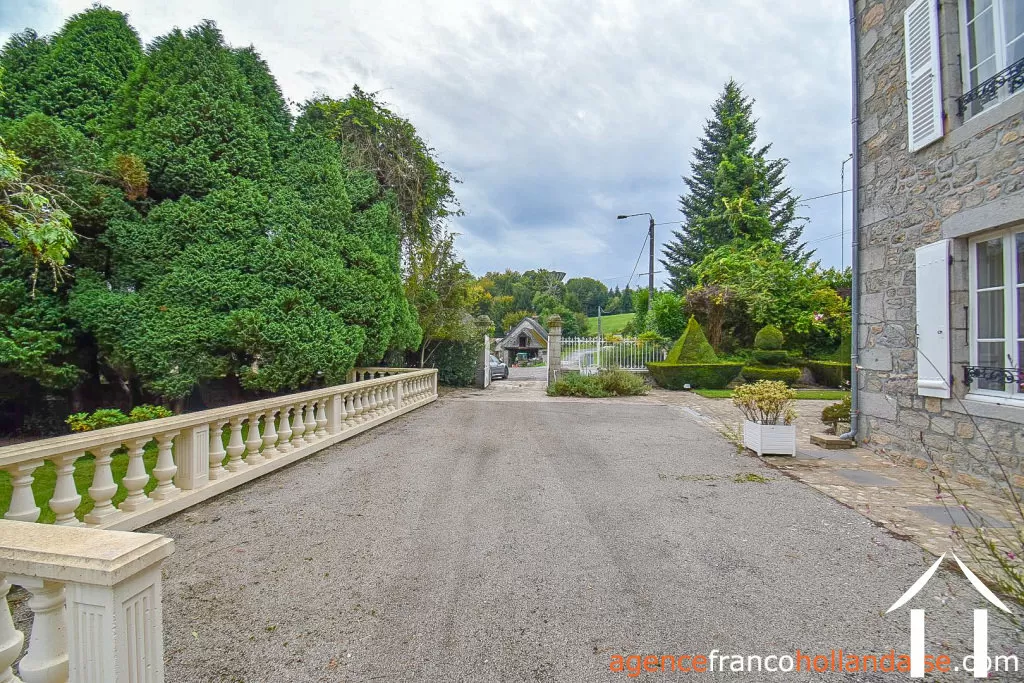 Manor House for sale ussel, auvergne, Li944 Image - 77