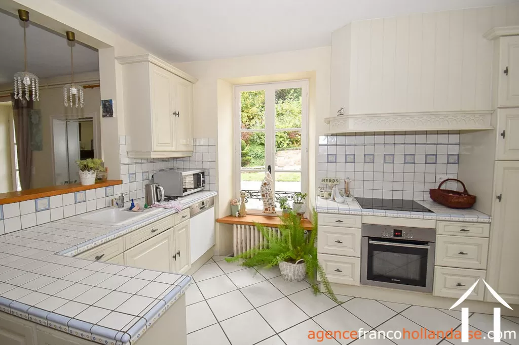 Manor House for sale ussel, auvergne, Li944 Image - 10