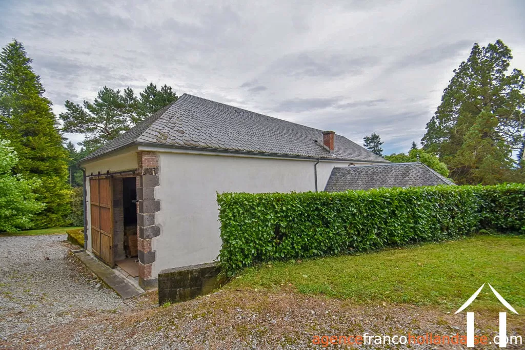 Manor House for sale ussel, auvergne, Li944 Image - 80