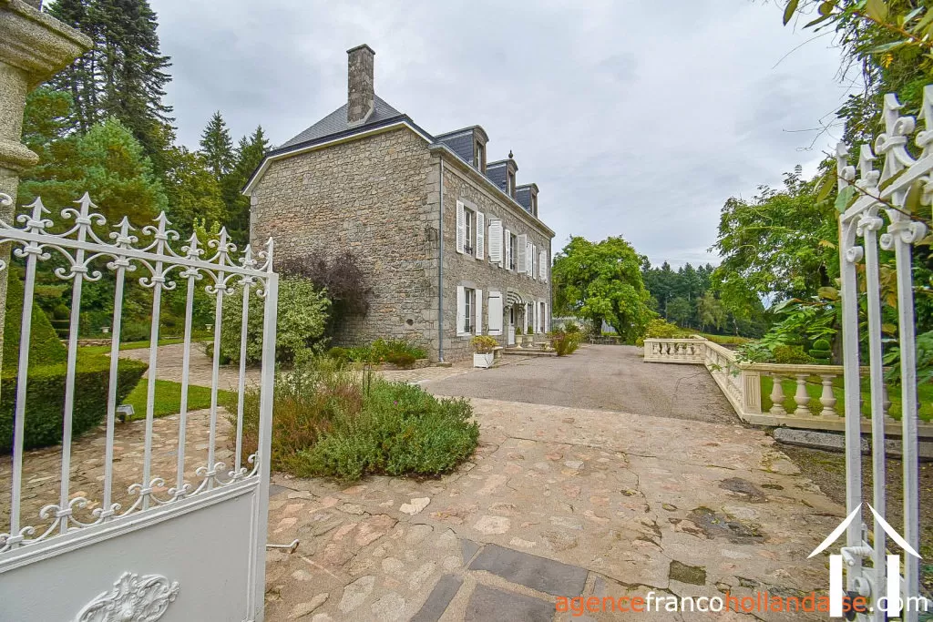 Manor House for sale ussel, auvergne, Li944 Image - 85