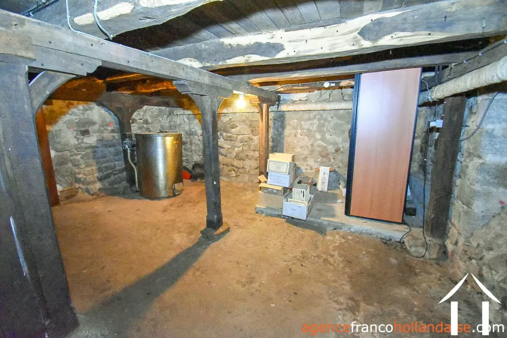 Manor House for sale ussel, auvergne, Li944 Image - 45