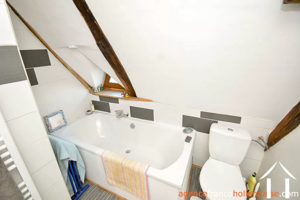 House with guest house for sale , Li953 Image - 28