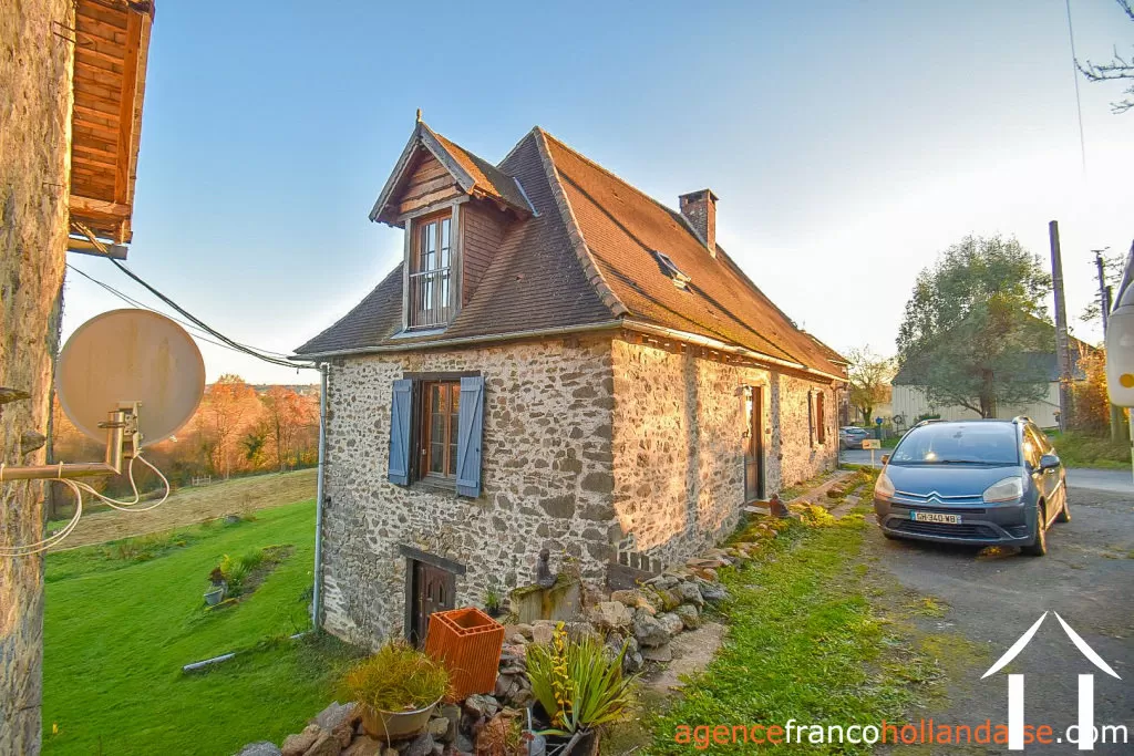 House with guest house for sale , Li953 Image - 47