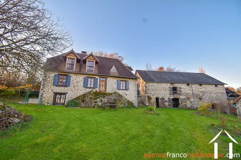 House with guest house for sale , Li953 Image - 41