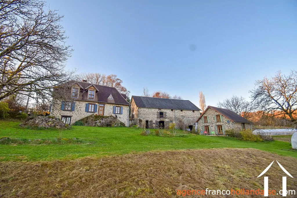 House with guest house for sale , Li953 Image - 1